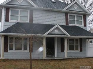 39 Berkshire Rd, Bethpage, NY 11714