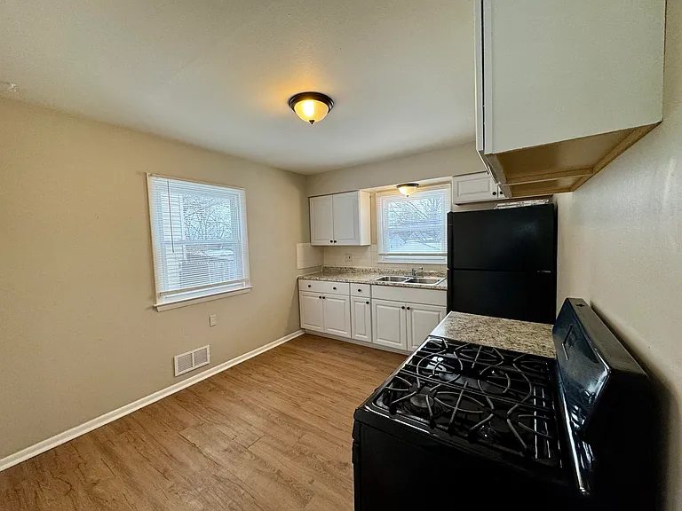 8129 W Villard Ave — Photo 5