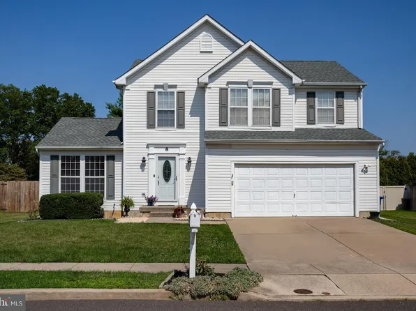 8 Ardmore Dr, Bordentown, NJ 08505