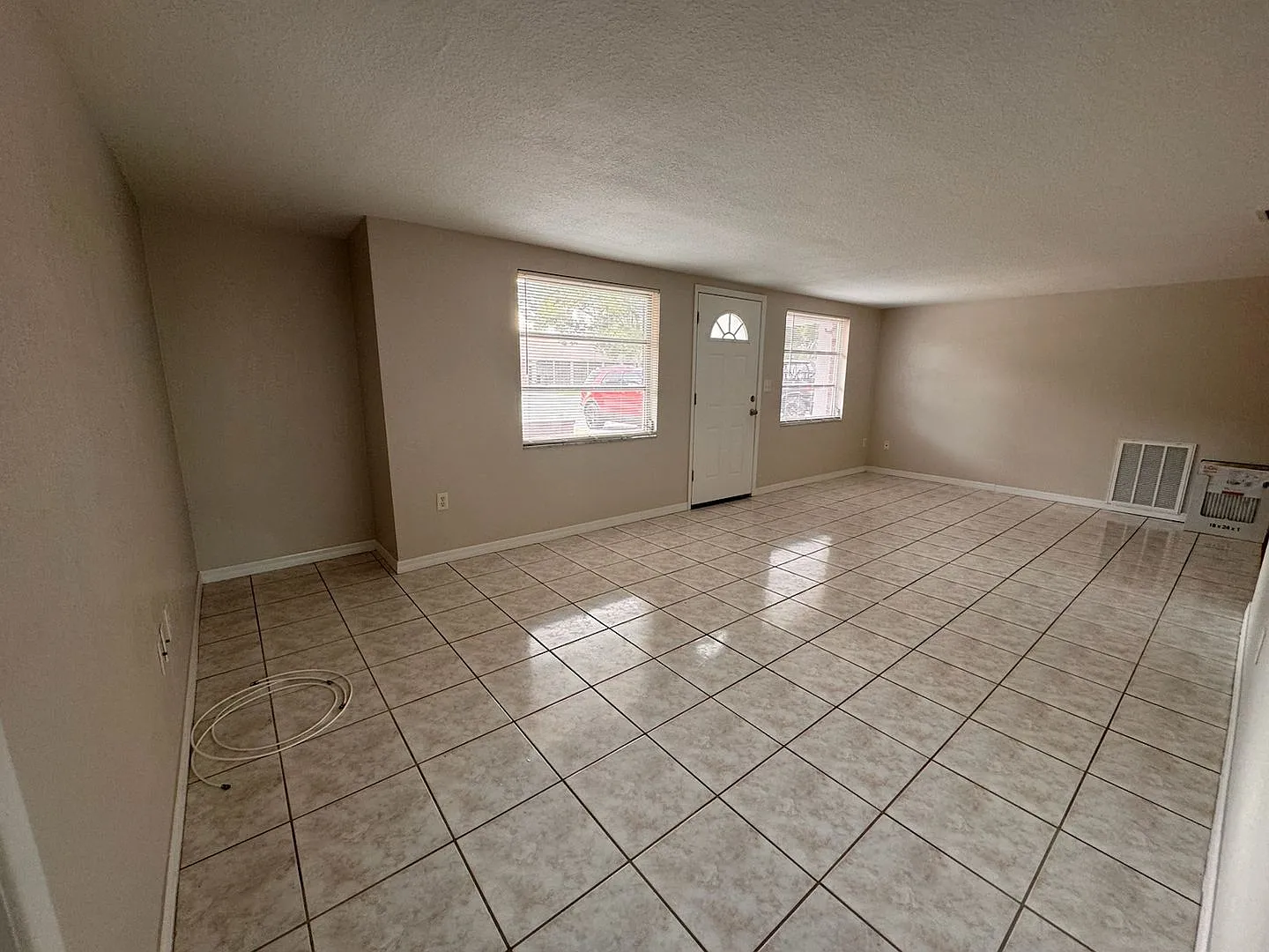 2 Bedroom 1.5 Bath Clean & Cozy Home for Rent — Photo 4
