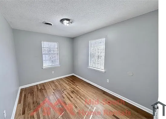 2054 Benford St — Photo 17