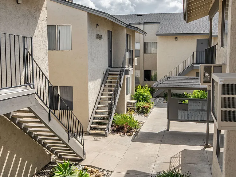 Orange Glen — Photo 9