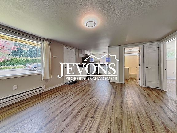 4th image of 107 Sunnyhill Rd W #0