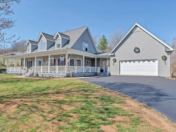 2385 Coopers Cove Rd, Hardy, VA 24101