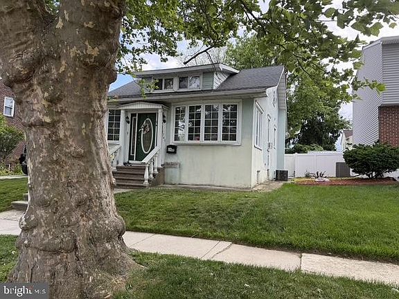 2nd image of 1749 W River Dr
