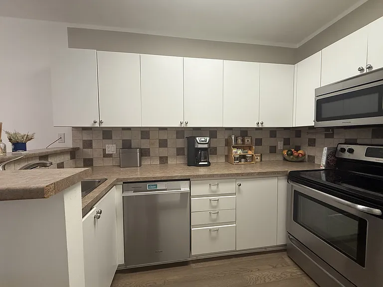 1177 Hornby St #605 — Photo 2