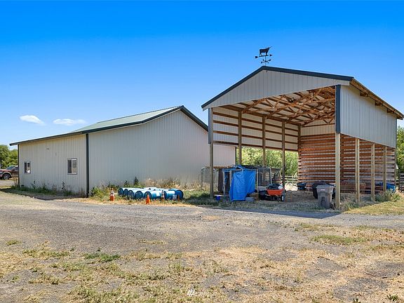 40x24 Hay Storage! AND Huge shop!