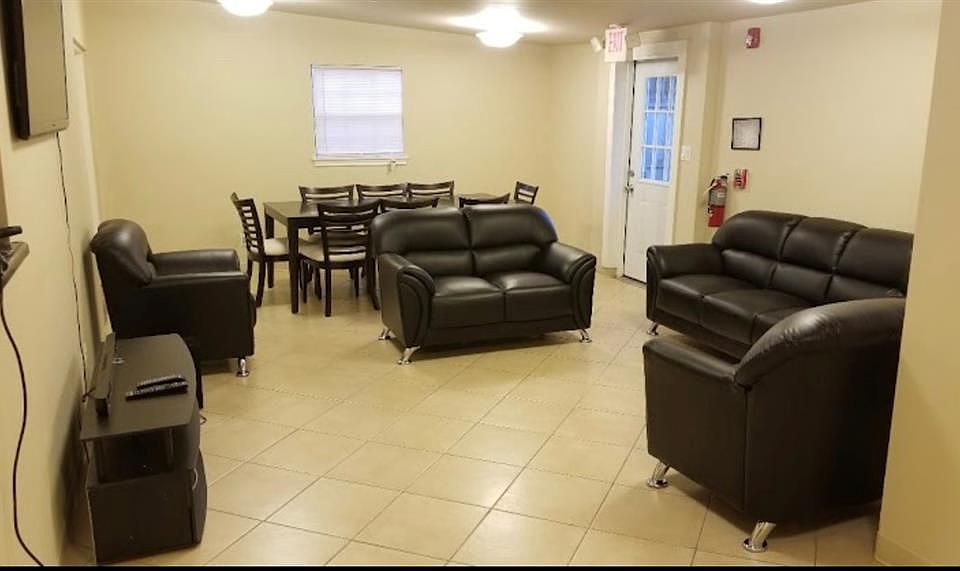 2nd image of 6411 Guadalupe St