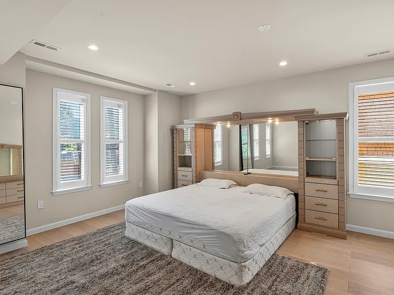 1303 Maple View Pl SE — Photo 36