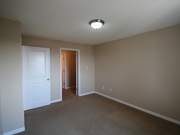 5th image of 2305 35a Ave NW
