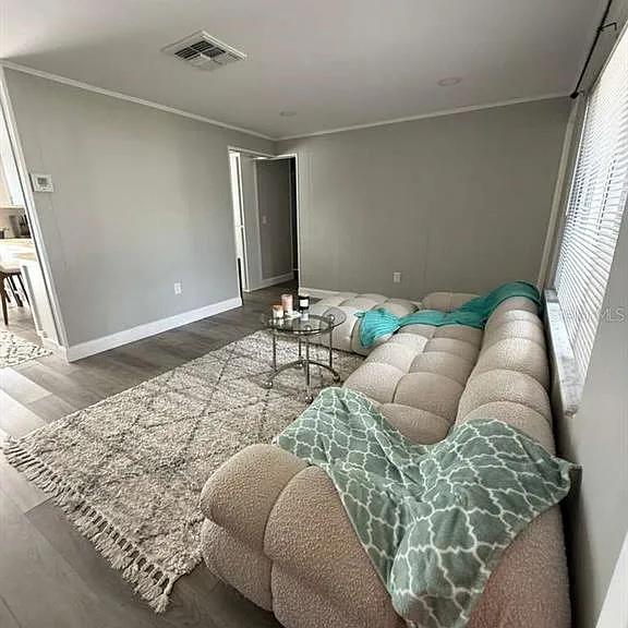 2021 Valley Dr — Photo 3
