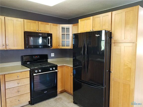 4th image of 143 Harlan Dr