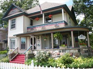 304 S Saginaw St, Holly, MI 48442