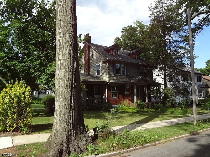 1st image of 64 Park End Pl