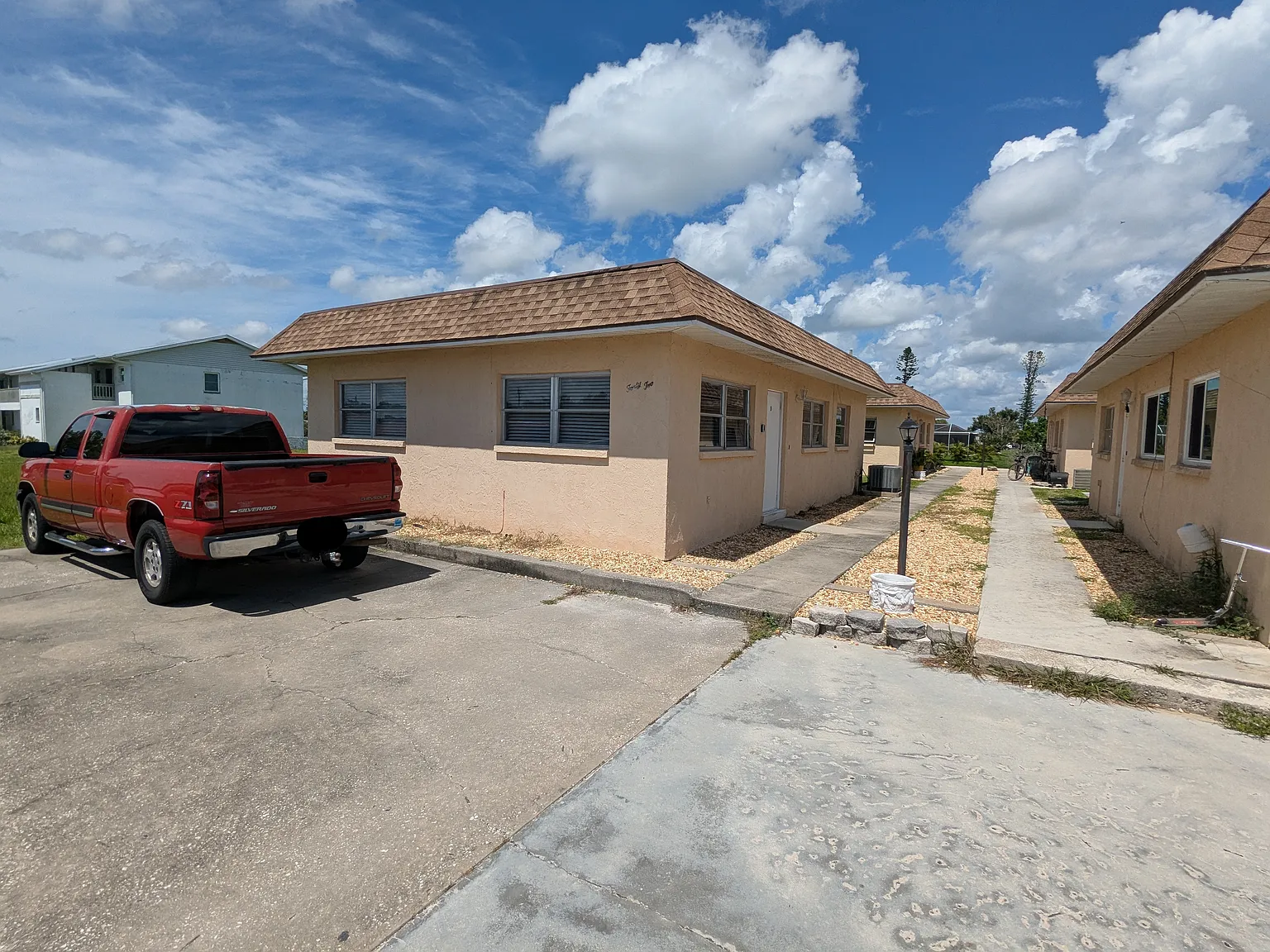 2 bed, 870 sqft, $1,300 — Photo 2