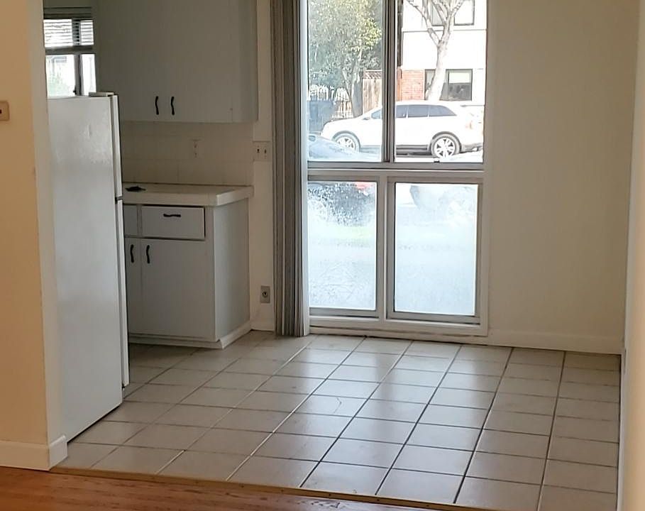 1st image of 431 S 11th St APT 3
