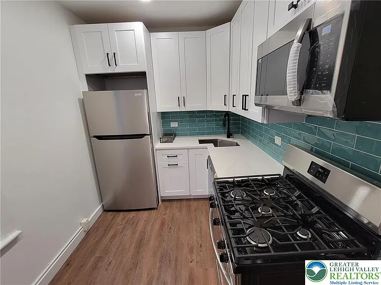 746 Linden St #2 — Photo 4