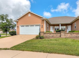 3326 Boulder Ridge Dr, Champaign, IL 61822