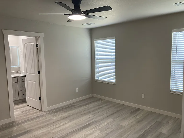 10423 Preston Ct — Photo 9