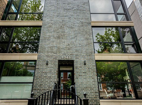 3rd image of 1346 N Claremont Ave #3N