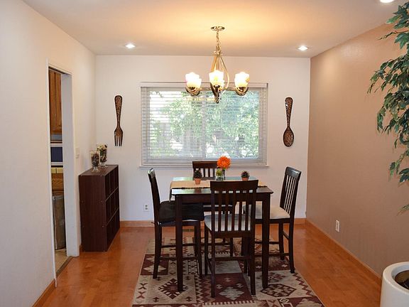 3rd image of 217 Purple Glen Dr