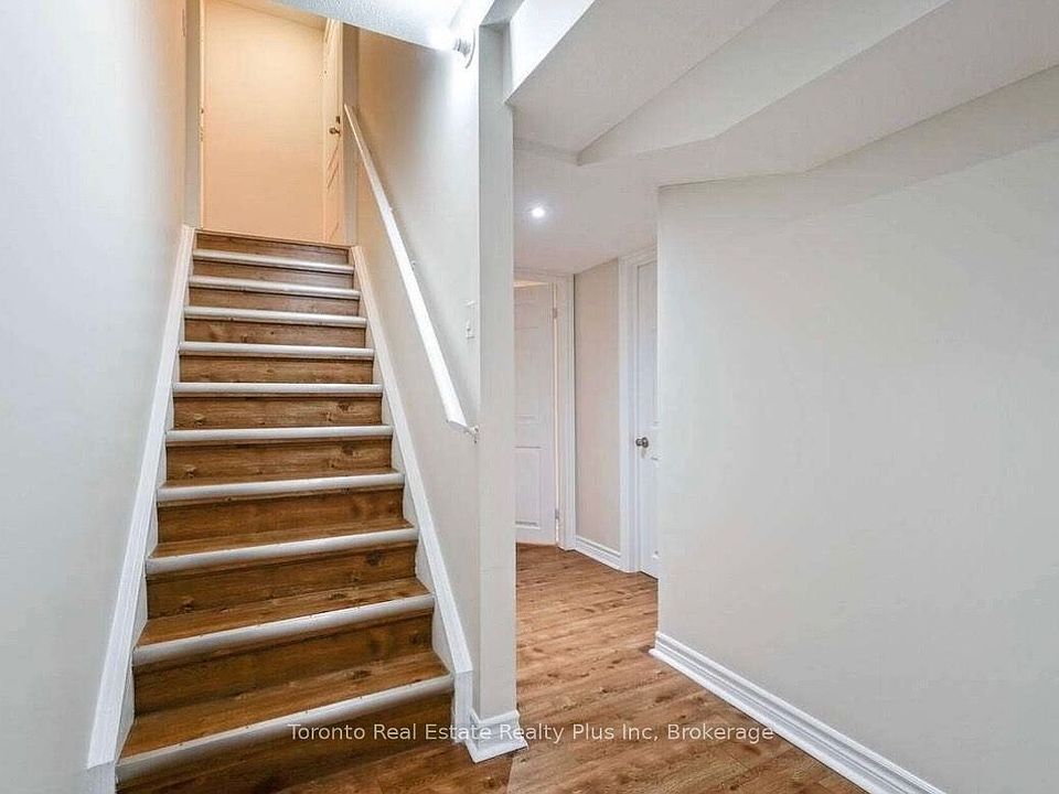 1st image of 42 Crystalview Cres