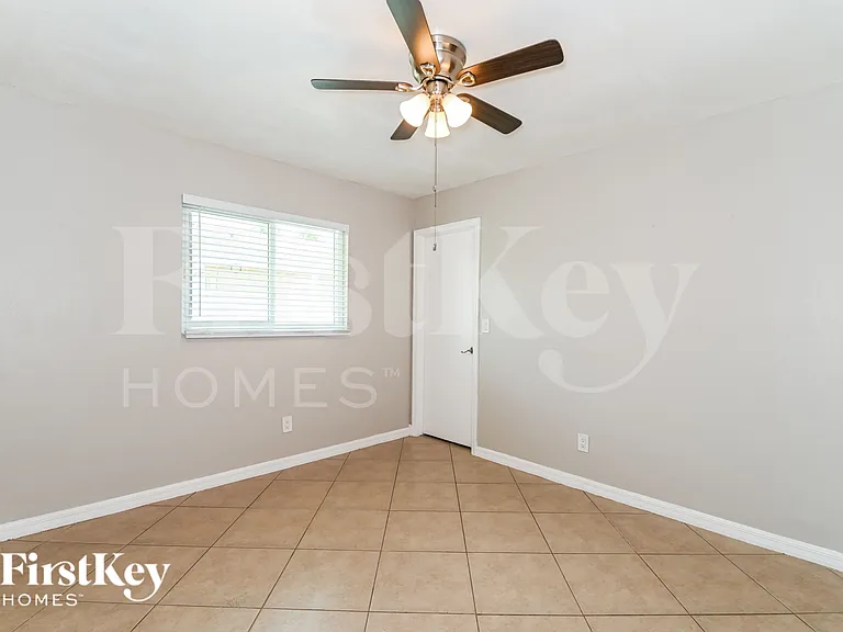 528 SE 17th Ave — Photo 13