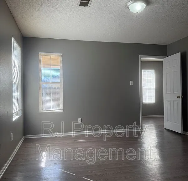 4817 Royal Run Dr — Photo 20