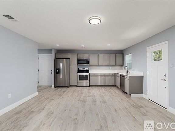 3rd image of 211 N Bradford Ave