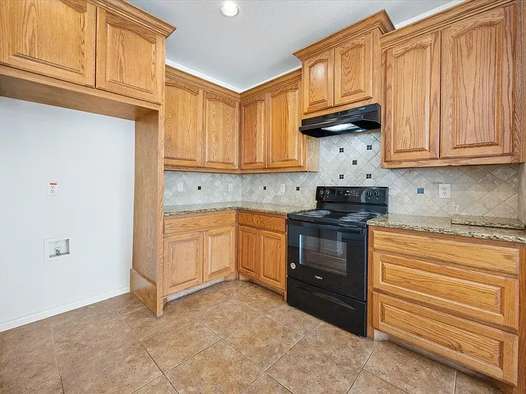 7704 Labrador Dr — Photo 30