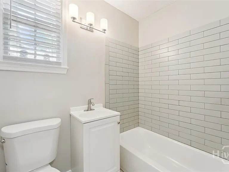 1313 E 55th St — Photo 13