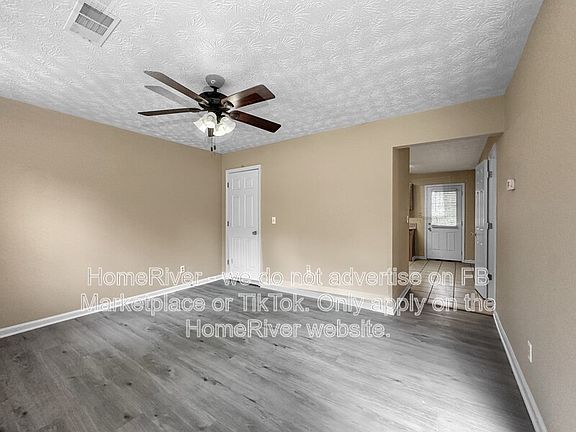 3rd image of 506 Oakwood Ct