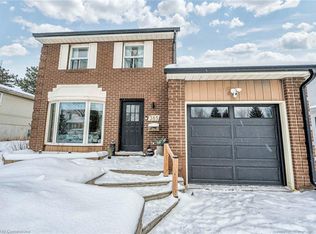 385 Driftwood Dr, Kitchener, ON N2N2B1