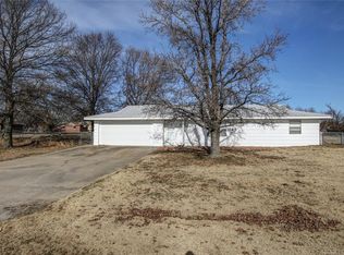 406 S Hickory St, Copan, OK 74022