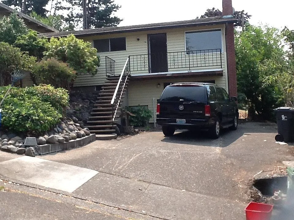 560 W 25th Pl photo 1