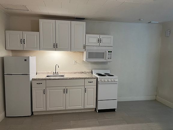 3rd image of 1005 Vine St