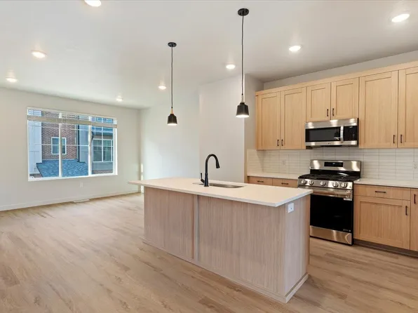 1172 N Meridian Ln #127, North Salt Lake, UT 84054