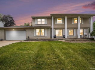 437 Thomas Ln, Grand Blanc, MI 48439