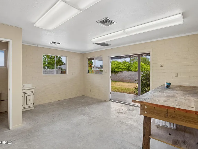 1014 E Balboa Cir — Photo 23