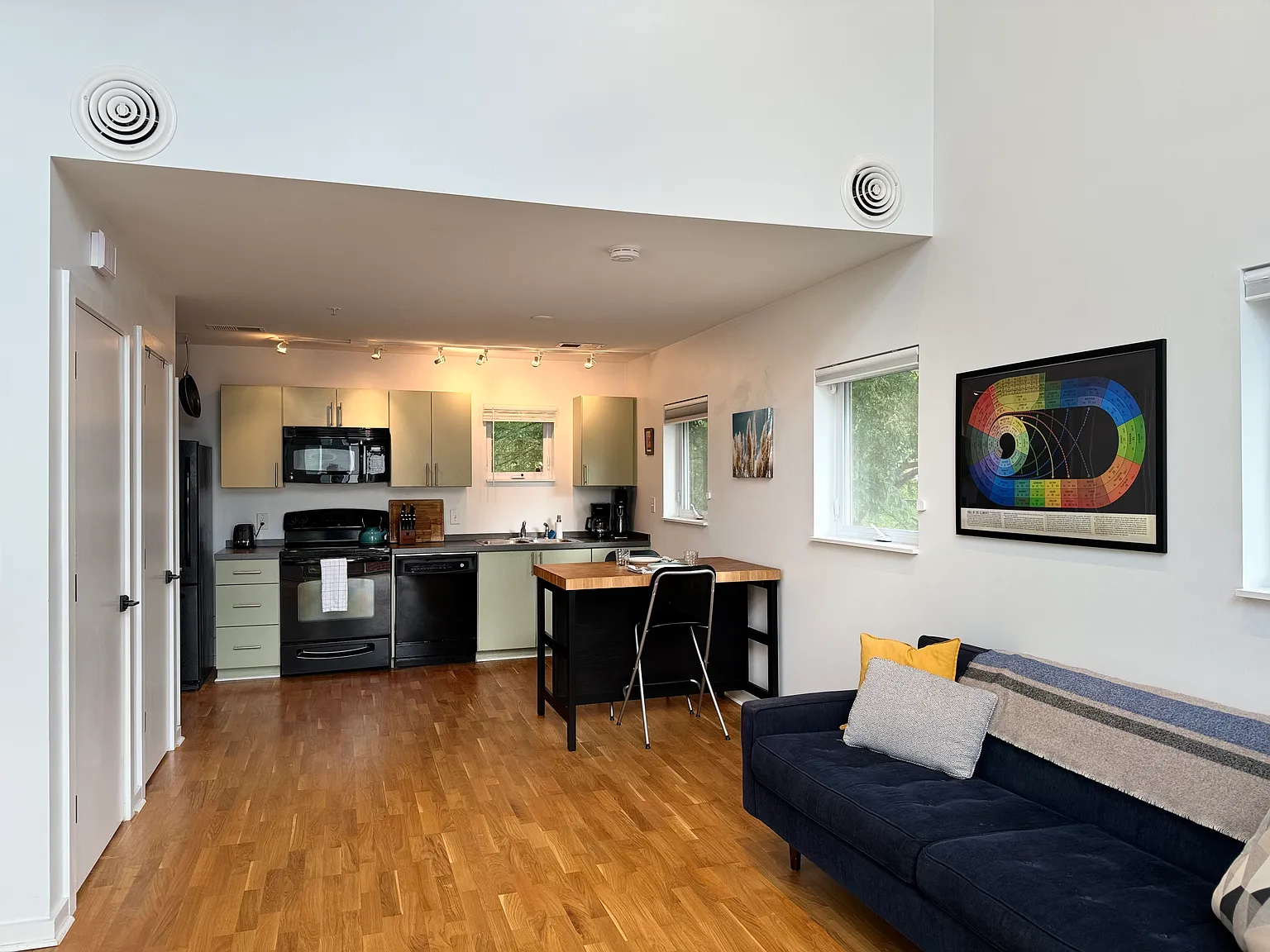 506 N Mangum St — Photo 2