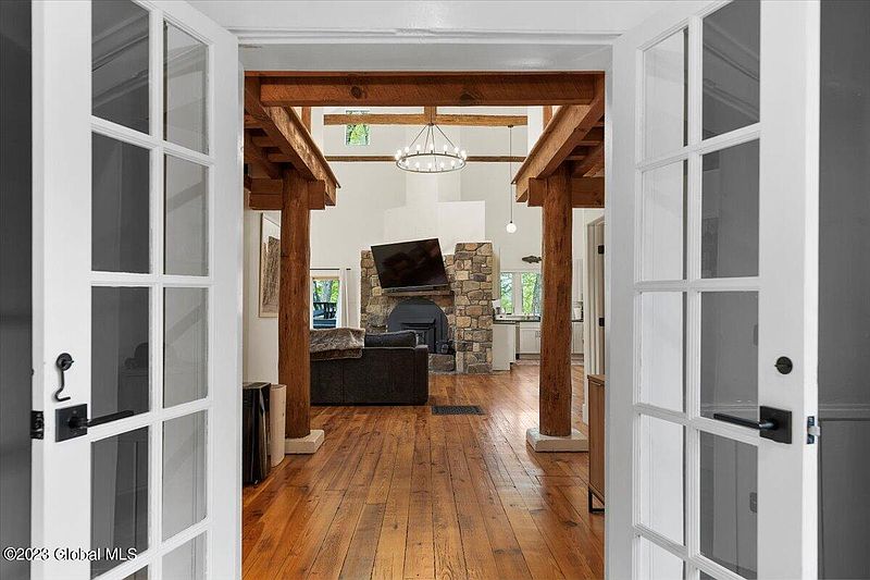 3rd image of 2283 Ridge Road