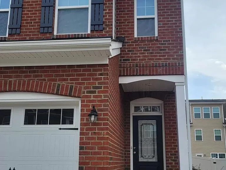 107 Dellbrook Streetunit E — Photo 3