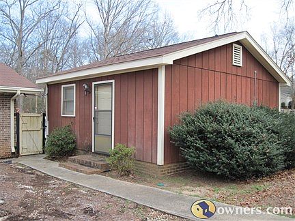 Detached pool apt & 1 car garage