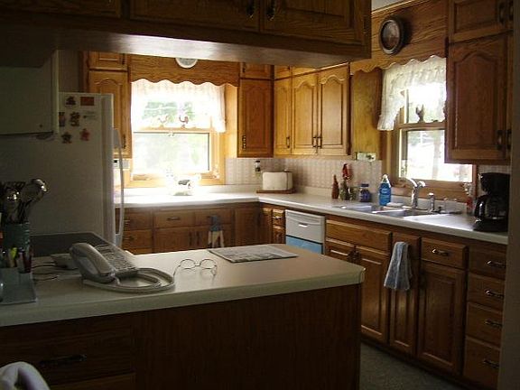 5th image of 343 E Urquhart St