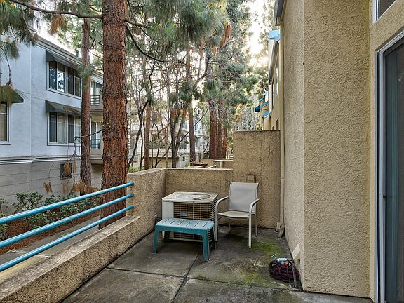 2nd image of 422-4 Galleria Dr