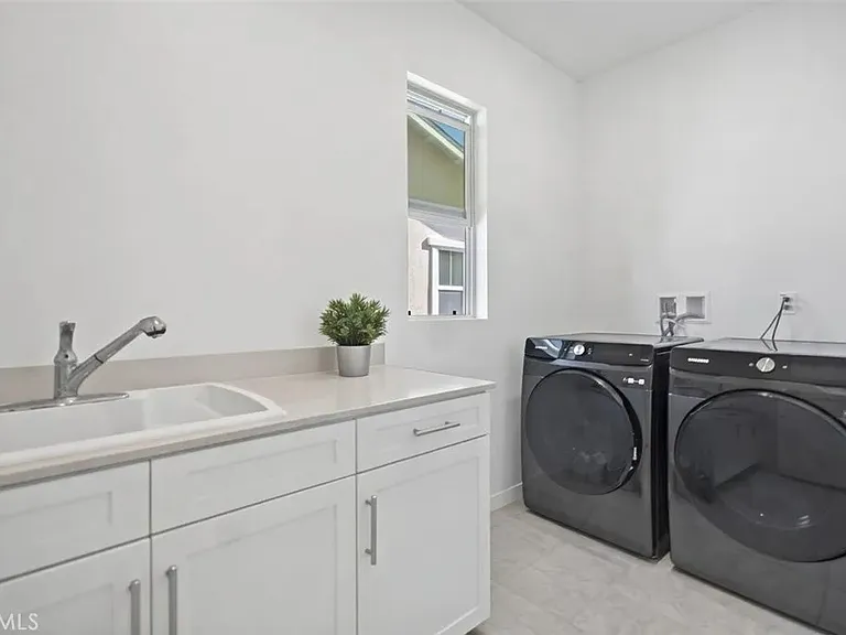 2575 E Embry Ln — Photo 13