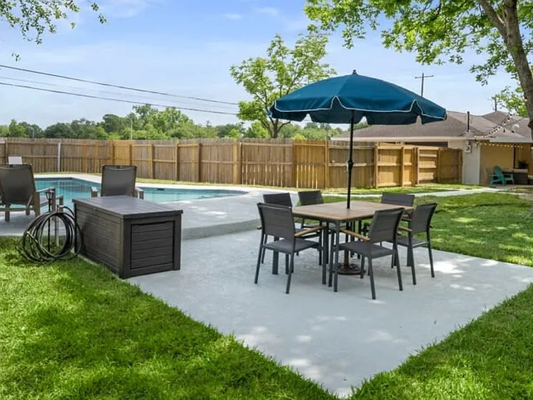 1302 Meadow Lark St — Photo 3