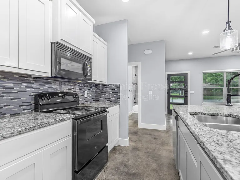 604 W Star St — Photo 6