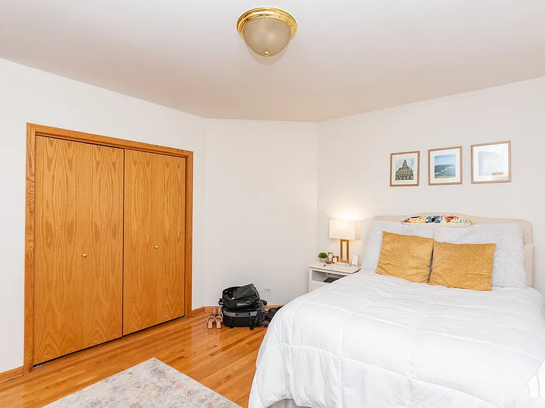1940 W Diversey Pkwy #1W — Photo 9