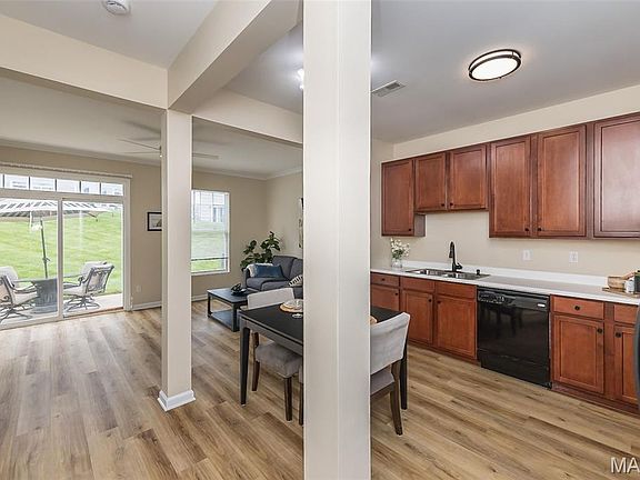 2nd image of 4934 Heritage Heights Cir